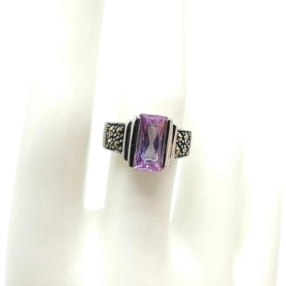 EDCO Radiant Cut Purple Faceted Glass Rhinestone Signet Ring Silver Tone Size 8